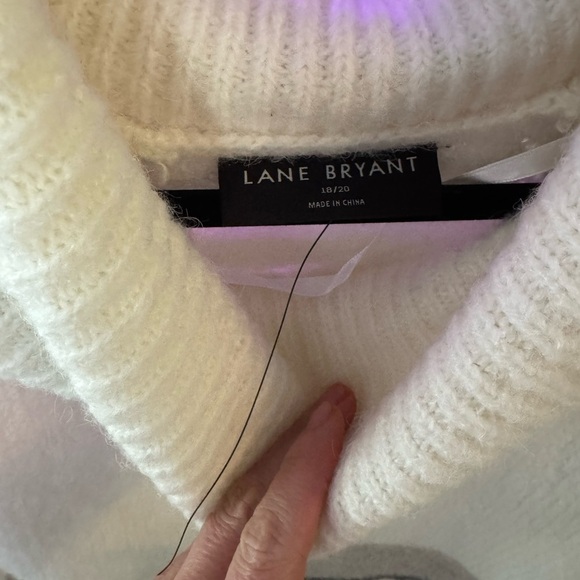 Lane Bryant nwt size 18/20 cowl neck n
Sweater super soft - Picture 3 of 3